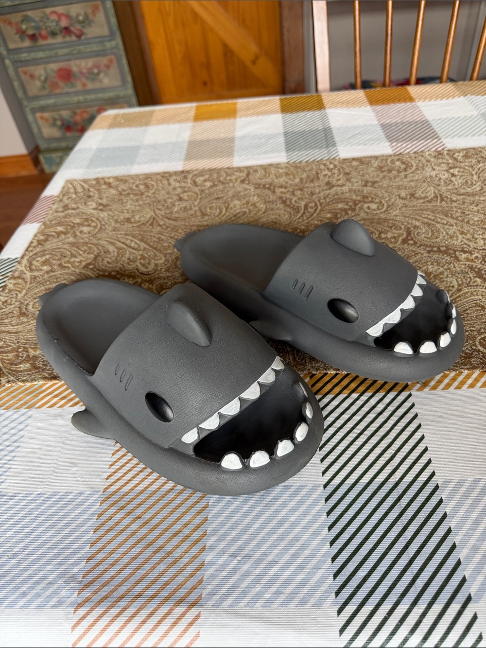 Adult Shark Slides Size EU 44-45